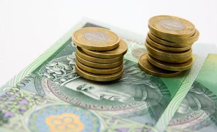 Bank powinien pobierać zaliczki na podatek dochodowy od osób fizycznych jednak wyłącznie za miesiące