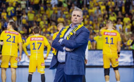 Bertus Servaas w 2016 r. świętował z kieleckimi piłkarzami ręcznymi zwycięstwo w Lidze Mistrzów, jeg
