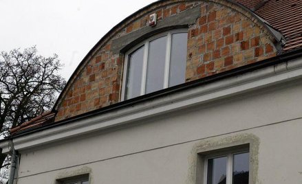 Sąd nakazał rozebrać nielegalnie nadbudowane piętro