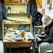 Atelier teatralnych mistrzów obuwia.