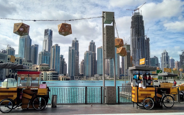 Władze Dubaju chcą postawić na komunikację pieszą i rowerową i zmniejszyć zależność mieszkańców od s
