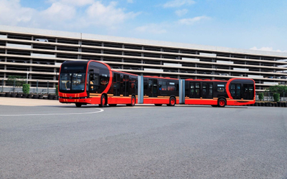 Najdłuższy autobus elektryczny na świecie. Pomieści 250 pasażerów