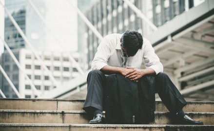 Mężczyźni są szczęśliwi, gdy żony zarabiają. Byle nie za dużo