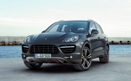 Druga generacja Porsche Cayenne  z 2010 roku.