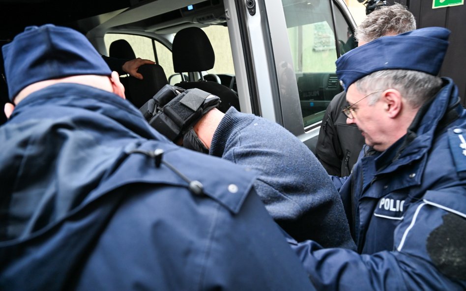Piotr K. wyprowadzany z siedziby Prokuratury Okręgowej w Słupsku
