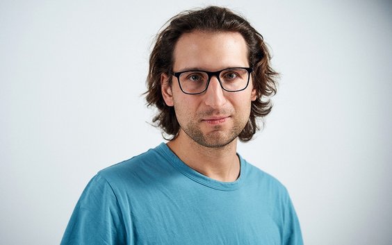 dr hab. Michał Parniak pracuje na Wydziale Fizyki oraz w Centrum Optycznych  Kwantowych Technologii 