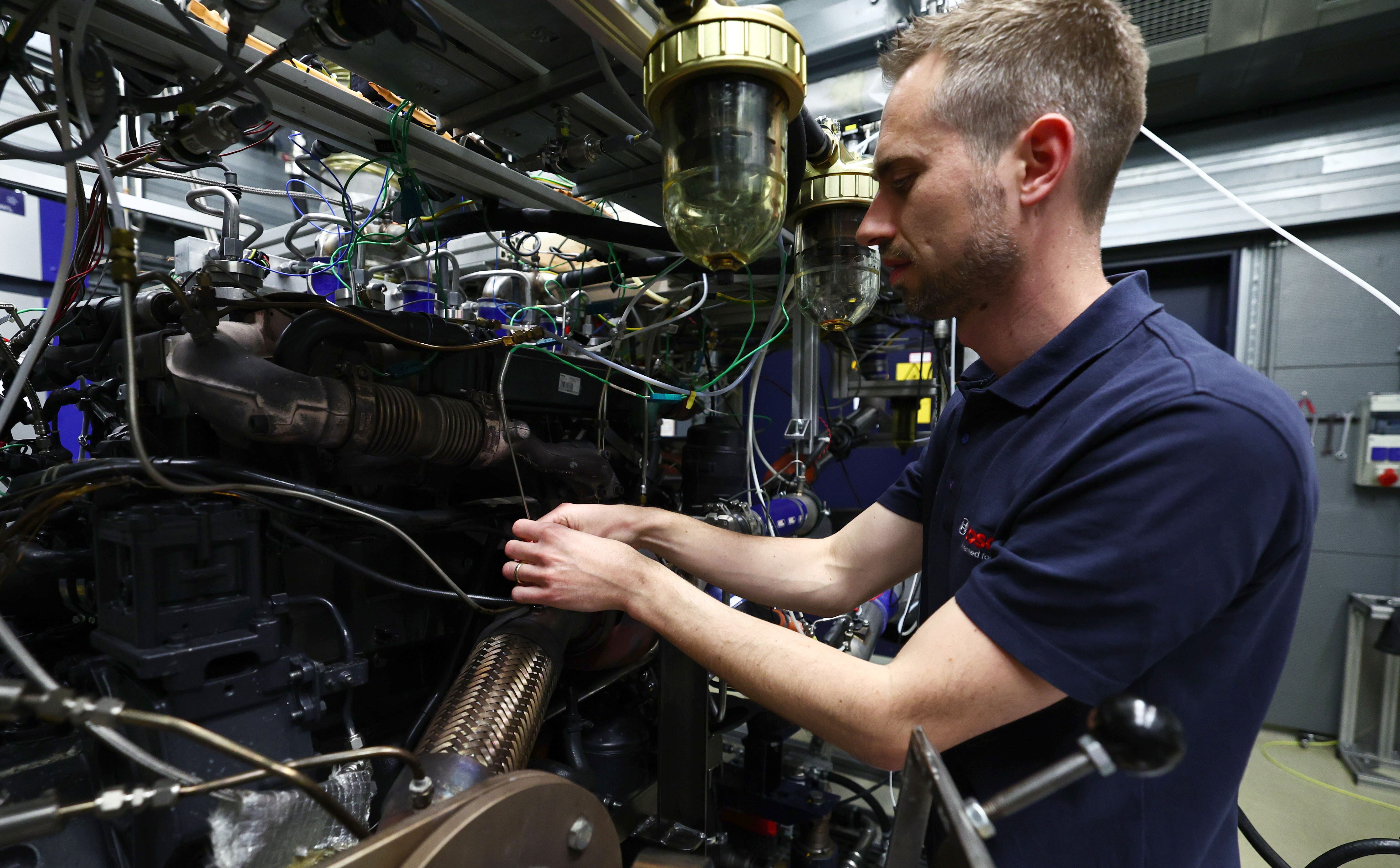 Niepewność polityczna i handlowa ciąży wskaźnikom koniunktury