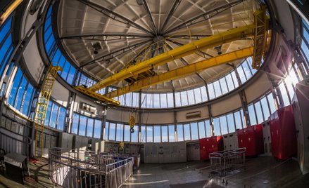 Wnętrze hali głównej Grubej Kaśki. Gruba Kaśka jest ustawionym w korycie Wisły ujęciem wody spod dna