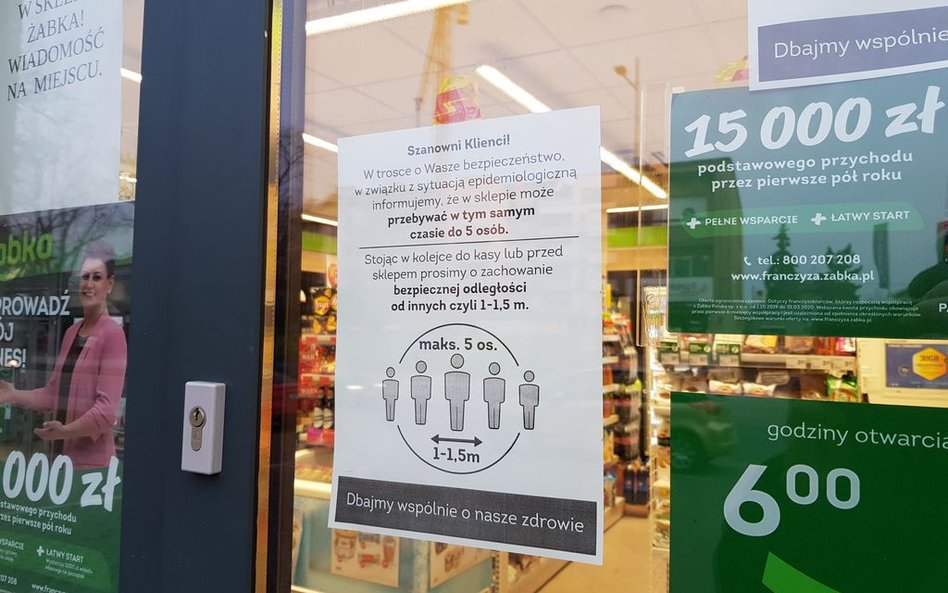 Powrót obostrzeń? Niemal połowa Polaków: Tak, przy wzroście liczby zakażeń