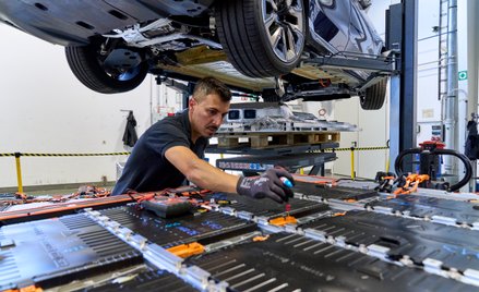 Akumulator trakcyjny do samochodów marki BMW