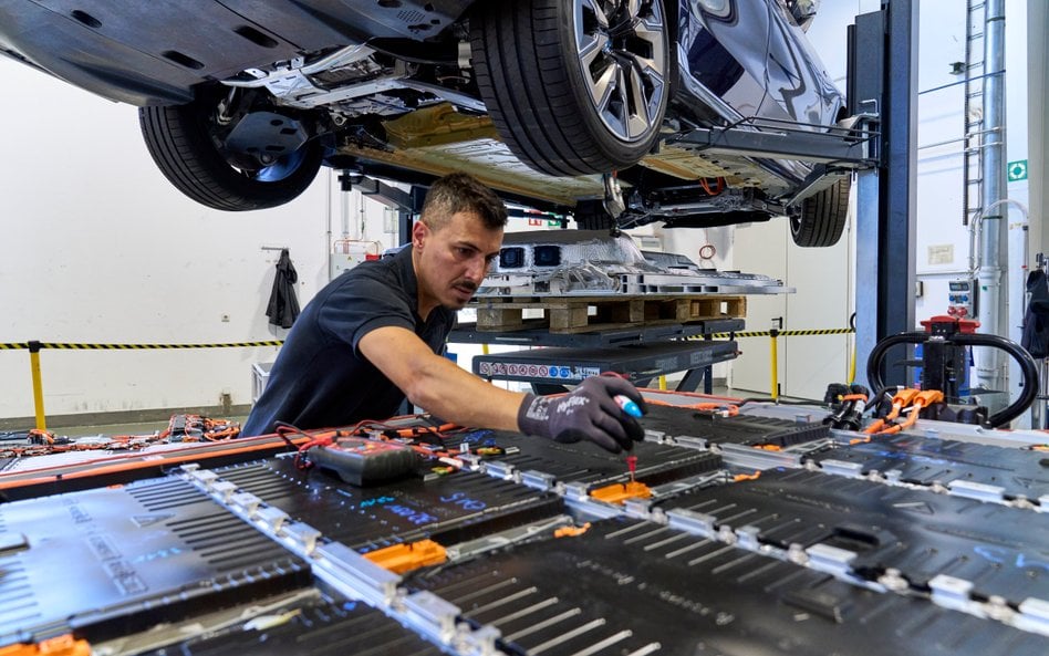 Akumulator trakcyjny do samochodów marki BMW