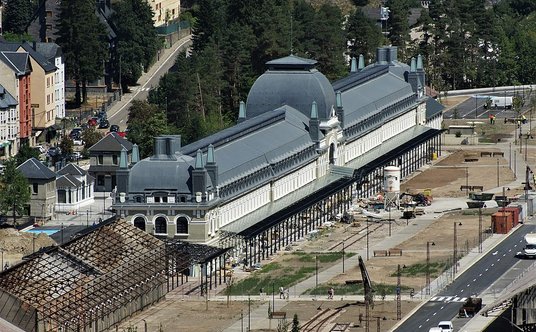 Dawny budynek dworca wyremontowano i zaadaptowano na luksusowy hotel. Tory zlikwidowano, a nowy dwor