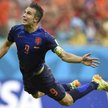 Robin van Persie strzela dla Holandii pierwszą bramkę na mundialu. To zdjęcie na zawsze zostanie w h