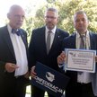 Marcin Bustowski (na zdjęciu z Januszem Korwin-Mikke i Grzegorzem Braunem) uważa, że Polacy są masow