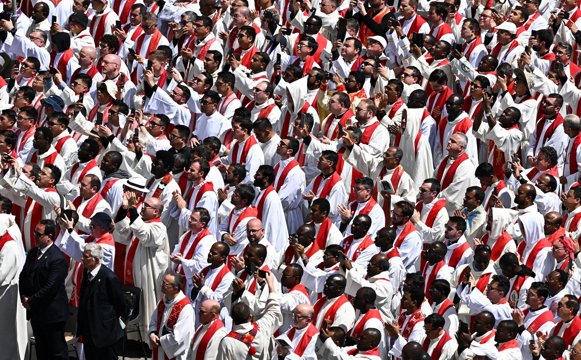 Joanna Ćwiek-Świdecka: Sweet focie na pogrzebie papieża to jednak żenada