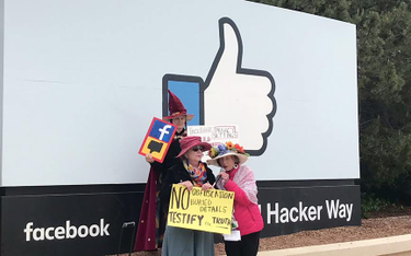 Wściekłe Babcie protestowały pod siedzibą Facebooka