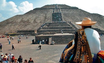 Piramida Słońca jest jedną z największych atrakcji turystycznych Teotihuacan