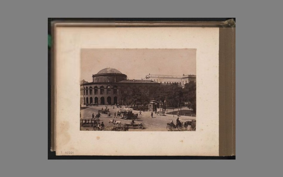 Plac Bankowy z XIX w. Budynek został zaprojektowany przez Antonio Corazziego dla Banku Polskiego. Gi