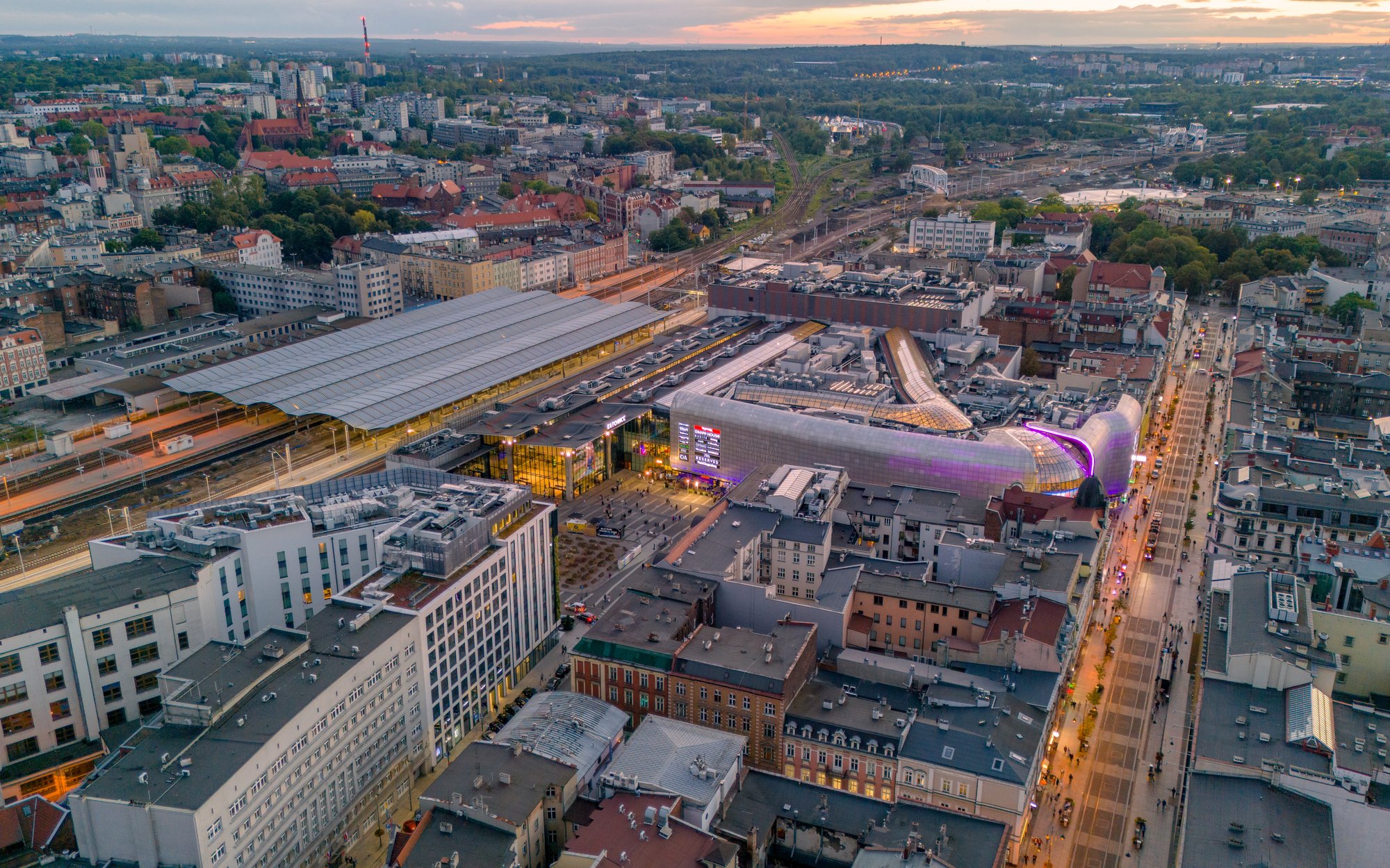 Biura i mieszkania za miliardy wokół dworców kolejowych