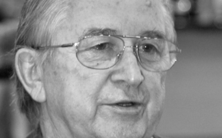 Scenarzysta, reżyser filmowy i teatralny, polityk. Miał 89 lat. (16 lutego 1929 - 18 grudnia 2018)