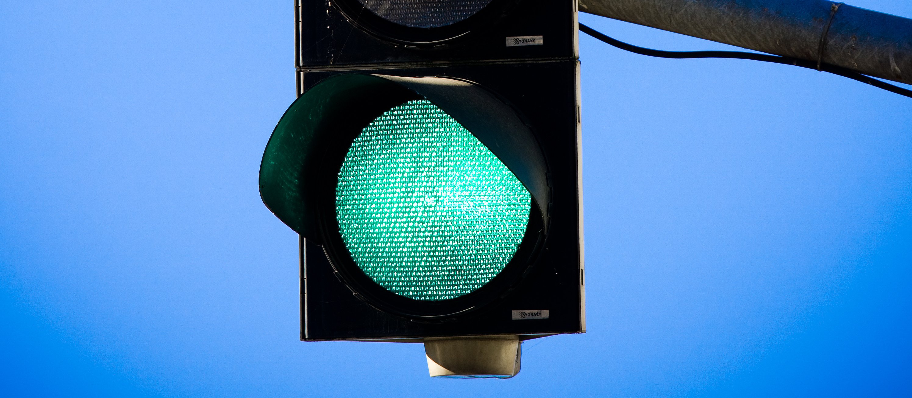 Czy zielone światło wyłącza znak „STOP"? Odpowie Sąd Najwyższy