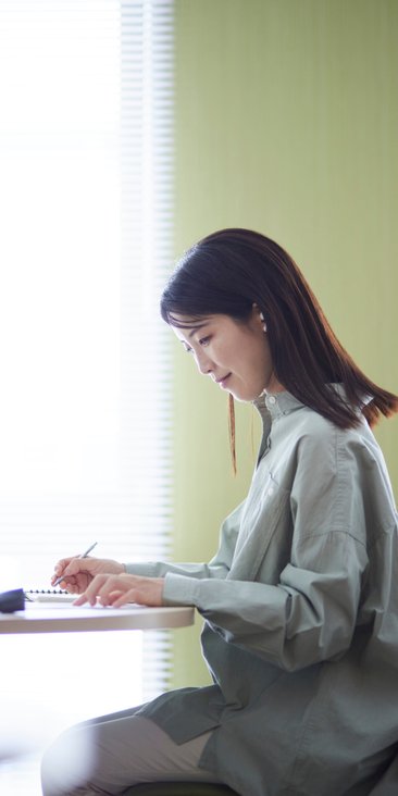 Szczegółowemu opisaniu zjawisk atmosferycznych zmieniających się wraz z nastaniem kolejnych pór roku