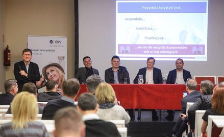 W debacie udział wzięli (siedzą od lewej): Piotr Henicz, wiceprezes Itaki, Remigiusz Talarek, wicepr