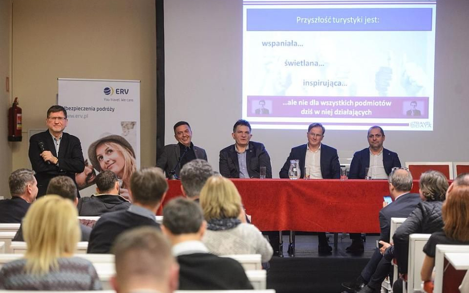 W debacie udział wzięli (siedzą od lewej): Piotr Henicz, wiceprezes Itaki, Remigiusz Talarek, wicepr
