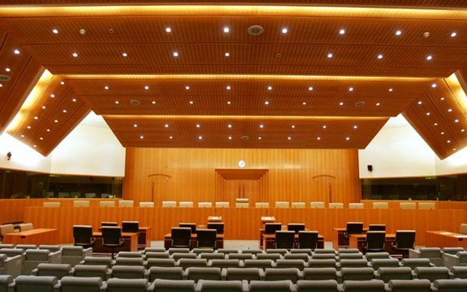TSUE: Nazwisko zawierające kilka tytułów szlacheckich, nie musi być uznane w innym państwie