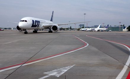 LOT ogranicza na zimę kierunki. Za mały popyt