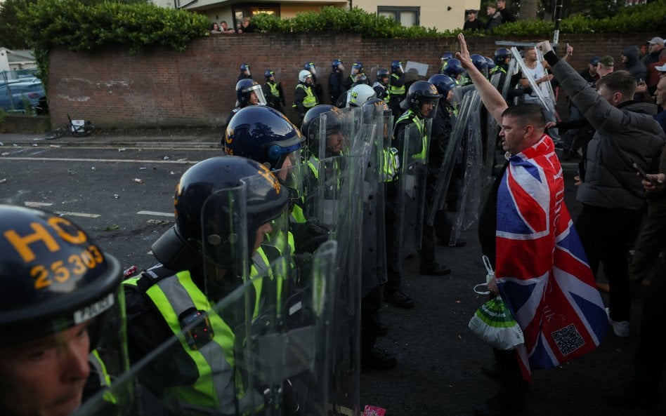 Protest przed komisariatem policji po zabójstwie Henry'ego Nowaka w Southampton