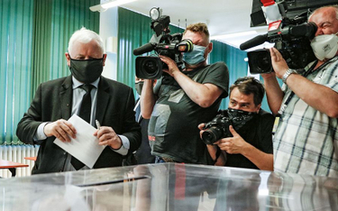 Przed spowolnieniem przestrzega Jarosław Kaczyński, któremu gdzieś się bardzo spieszy.
