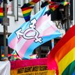 Flaga osób transpłciowych podczas parady w Malmo