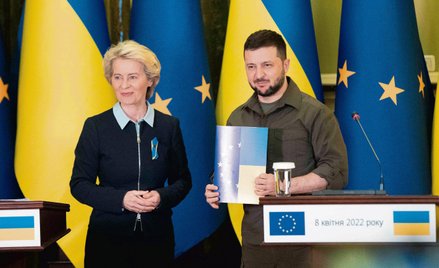 8 kwietnia 2022 r. Ursula von der Leyen spotyka się w Kijowie z Wołodymyrem Zełenskim, nadzieje na r