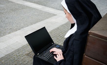 Watykan do zakonnic: Ostrożnie z mediami społecznościowymi