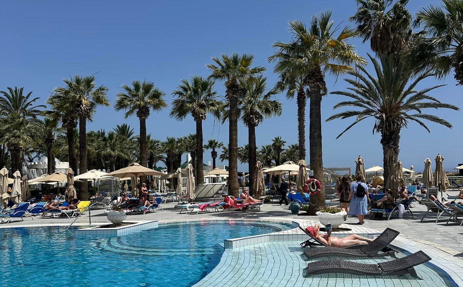 Grupa Anex – miliard euro w zasięgu ręki, chociaż klienci liczą na tanie last minute