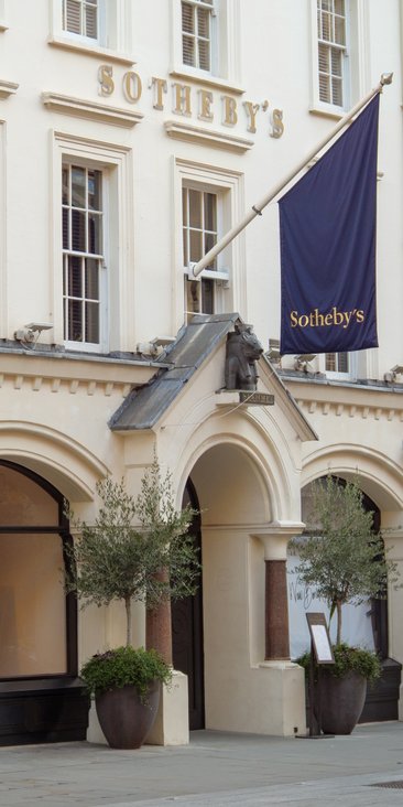 Dom aukcyjny Sotheby’s ma swoją gwiazdę – licytatorkę Phylilis Kao.