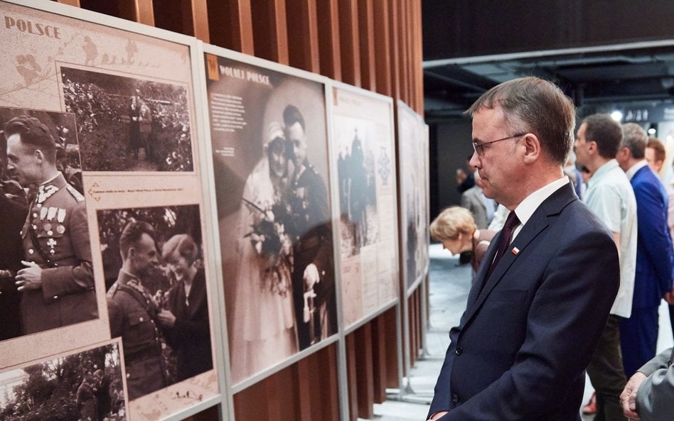 Jaroslaw Sellin na wystawie poświęconej rotmistrzowi Pileckiemu w Muzeum II Wojny Światowej (zdjęcie