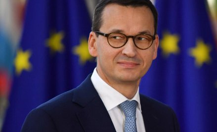 Zuzanna Dąbrowska: Korpopremier z centralą za plecami