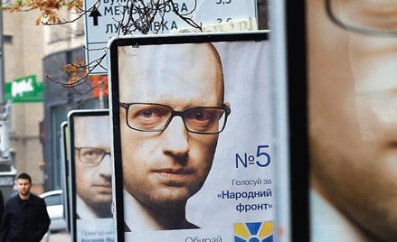 Plakaty wyborcze partii premiera Arsenija Jaceniuka, który i po wyborach może być szefem rządu