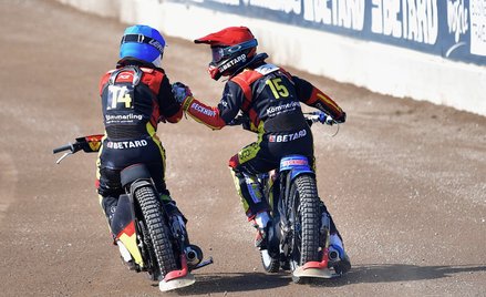 Sparta Wrocław (na zdjęciu juniorzy Bartłomiej Kowalski i Kacper Andrzejewski) ma na koncie komplet 