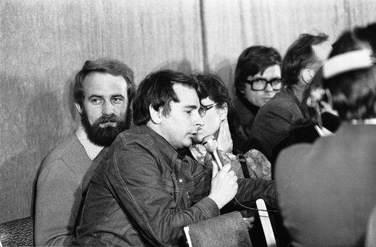 Gdańsk, 31 października 1980 r., konferencja prasowa gdańskiej Solidarności. Na zdjęciu m.in.: Bogda