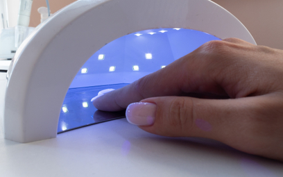 Onkolodzy o lampach UV do hybryd: Bezpieczniej używać zwykłych lakierów