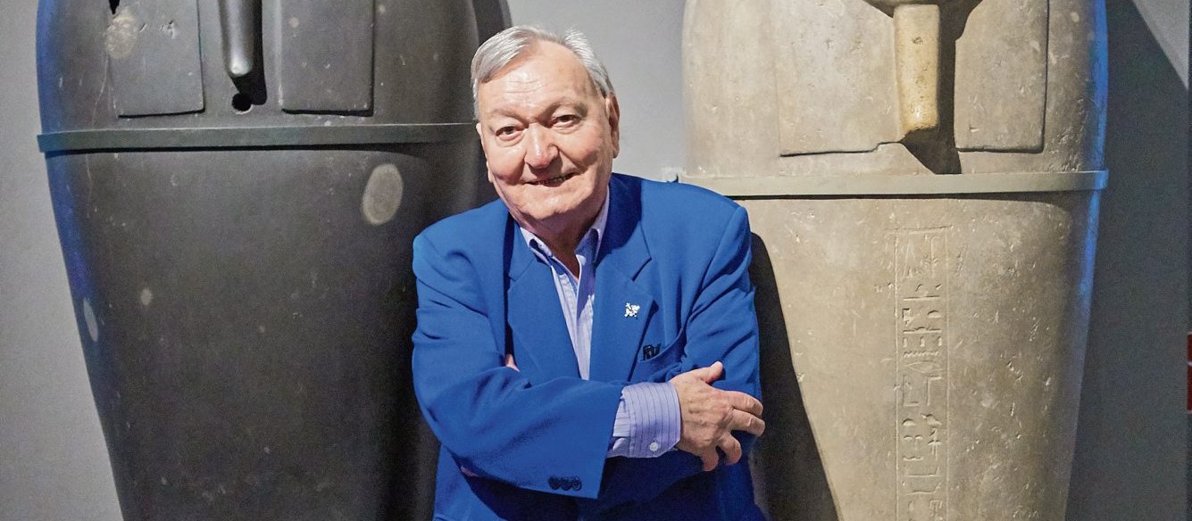 Dlaczego miliony uwierzyły w teorię von Dänikena, piewcy kosmicznej interwencji?