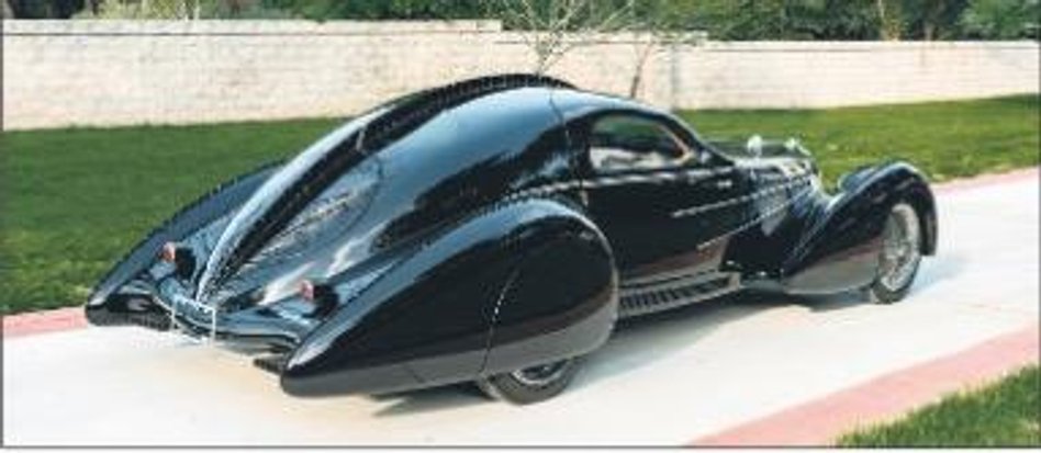 Wam także ten wóz kojarzy się z Batmobilem?