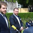 Janusz Cieszyński jako wiceminister zdrowia podpisał umowę na respiratory (na zdjęciu z byłym minist