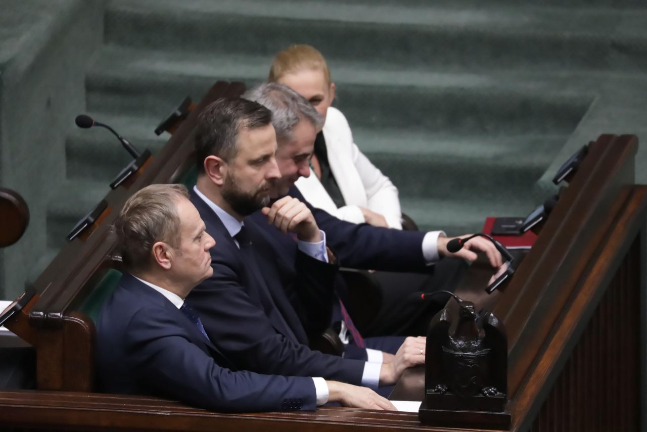 Sondaż CBOS. Jak Się Zmienia Poparcie Dla Partii Politycznych? Lider ...