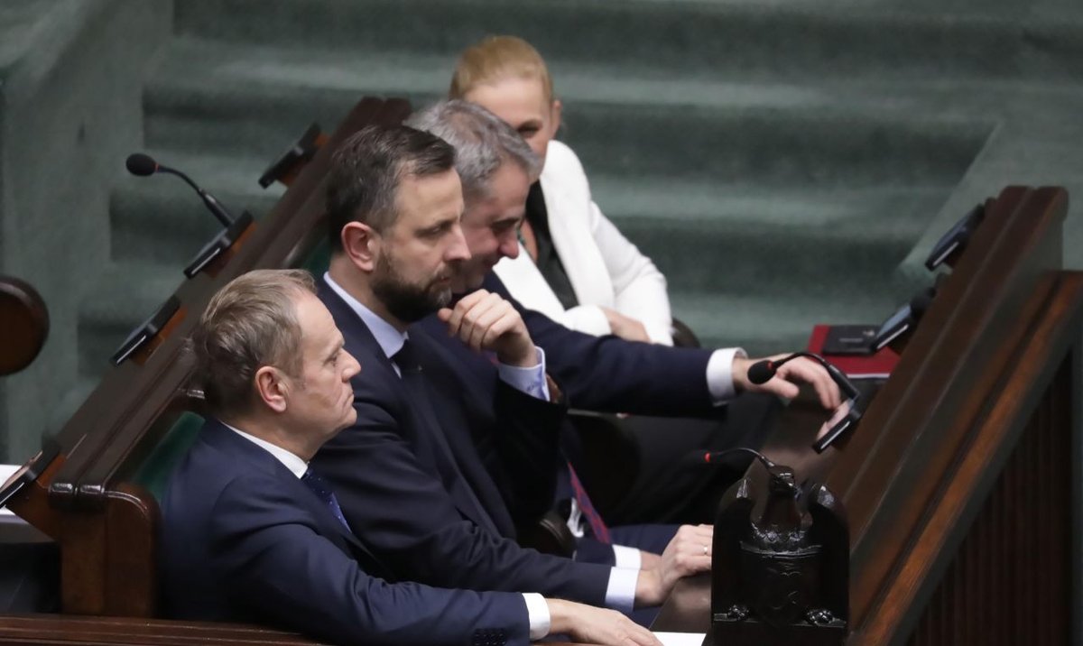 W Pewnych Sondażach Poparcie Społeczne Dla Partii X Sondaż CBOS. Jak się zmienia poparcie dla partii politycznych? Lider