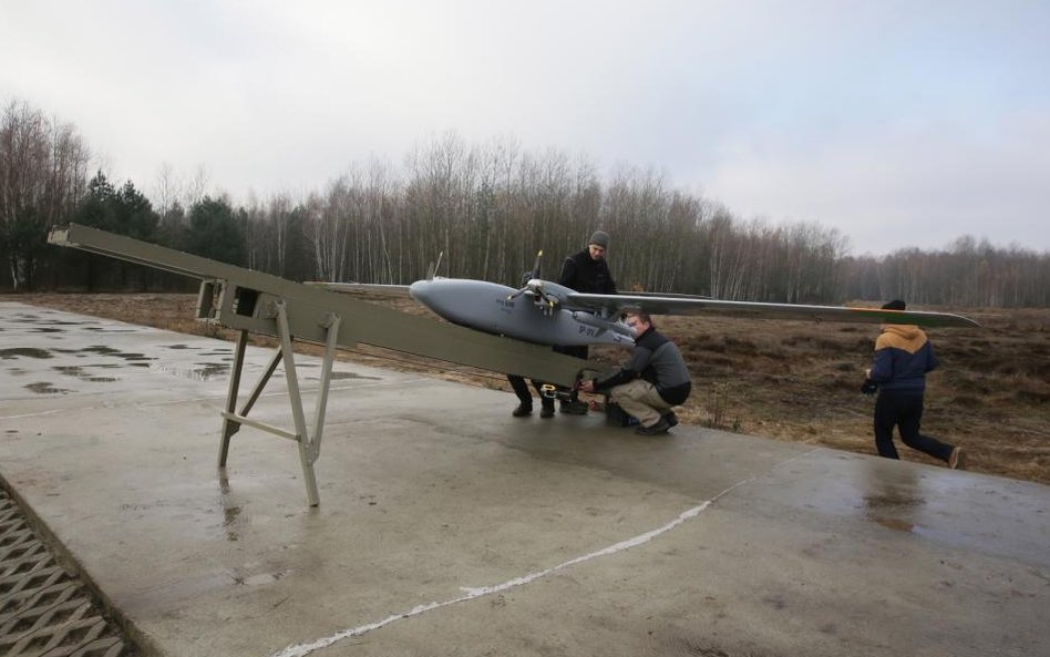 Prezentacja projektów najnowszych polskich bezzałogowych statków powietrznych w Wojskowym Instytucie