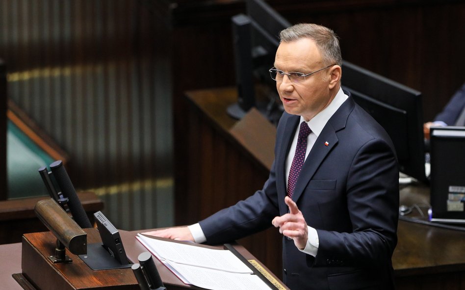 Prezydent RP Andrzej Duda przemawia podczas pierwszego posiedzenie Sejmu X kadencji na sali obrad Se